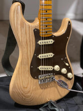 Fender Stratocaster Brown Bakelite Pickguard